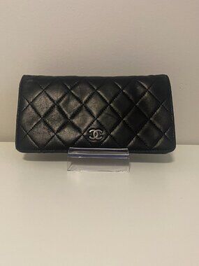 Preowned CHANEL Matelasse Long Bifold Wallet Black Lambskin Leather